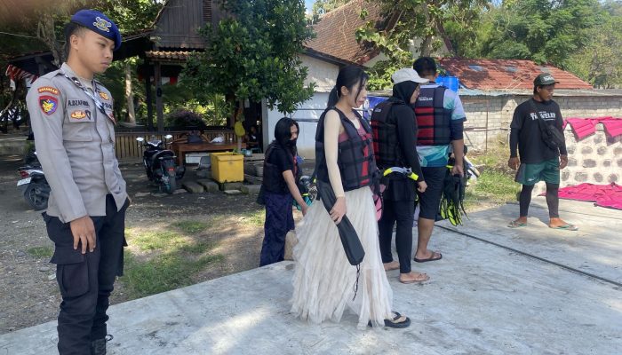 Personel Polairud Polresta Banyuwangi Tekankan Penggunaan Life Jacket Saat Berwisata