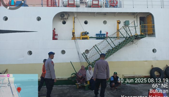 Bripka | Nyoman Suma Laksanakan Giat Patroli Dialogis Di Dermaga Pelabuhan Tanjungwangi