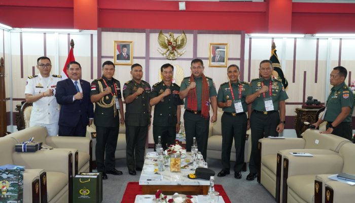 Perkuat Diplomasi Pertahanan Kasad Gelar Pertemuan Strategis dengan Delegasi Negara Sahabat di Indo Defence 2025