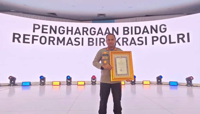 Polres Lamongan Raih Penghargaan Pelayanan Prima dan Zona Integritas