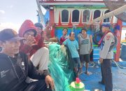 Bripka I Wayan Wedhana Menghimbau Kepada Para Nelayan Untuk Selalu Menjaga Keterbinaan Di Wilayah Pesisir Muncar