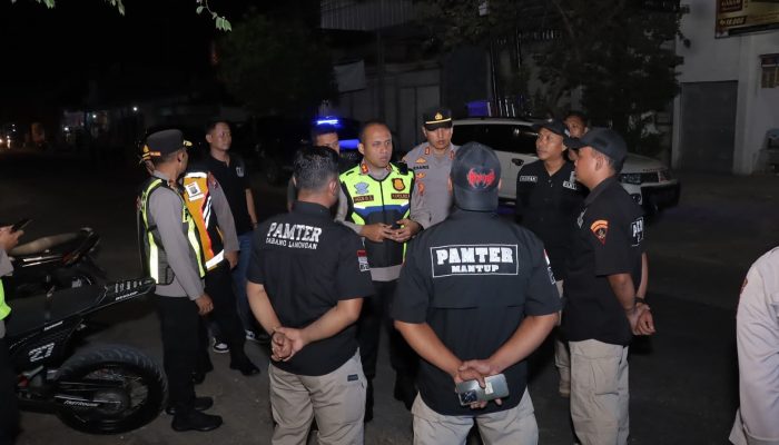Kapolres Lamongan Pimpin Langsung Penyekatan di Titik Perbatasan Pastikan Wilayah Kabupaten Lamongan Kondusif