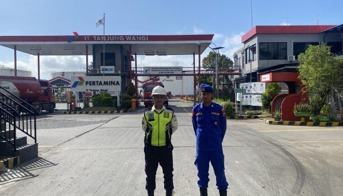 Satpolairud Giat Patroli Pemantauan Di Ares Depo Pertamina Tanjungwangi Anggota Polairud Lakukan Ini