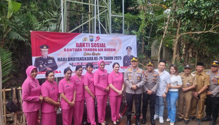 Memperingati HUT Bhayangkara ke-79 Polres Jember Bersama Bhayangkari Cabang Jember Melaksanakan Kegiatan Bakti Sosial