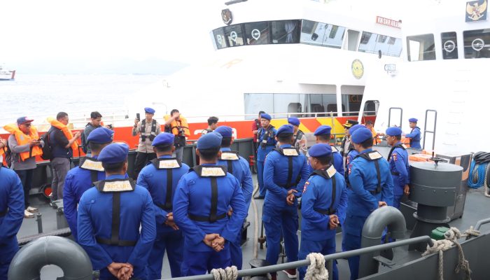 Kapolresta Banyuwangi Serta Dirpolairud Polda Jatim Pimpin Pencarian Lanjutan Korban KMP Tunu Pratama Jaya Di Selat Bali
