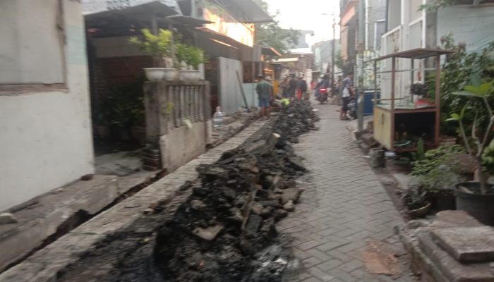 Pembangunan Saluran Air (Box Cover) di Pasang Asal-Asalan