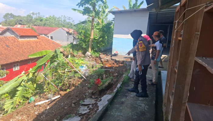 Kapolsek Dramaga Giat Pengecekan Adanya Bencana Alam Tanah Longsor Pasca Hujan Lebat 