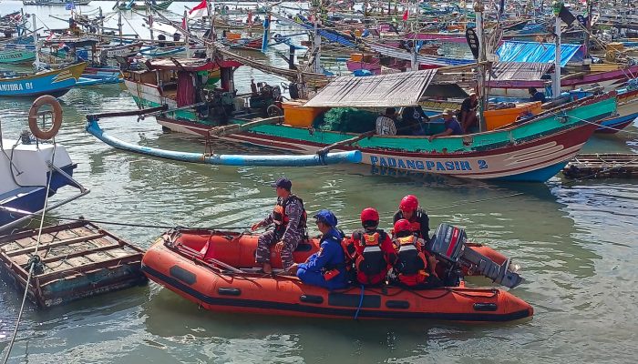 TIM SAR Gabungan Lakukan Pencarian Korban Tunu Pratama Jaya Di Hari Ke Tujuh Diperairan Selat Bali
