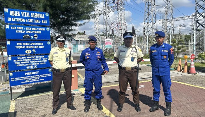 Aiptu I Gede Eka Bersama Personel Gakkum Giat Patroli Di Area Kantor Depo Pertamina Tanjungwangi