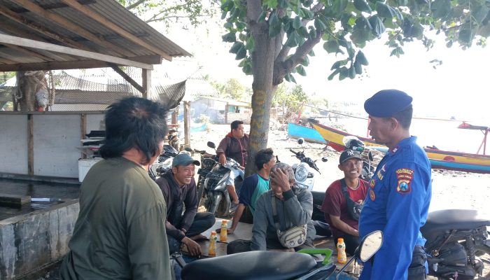 Aiptu I Gede Eka Berikan Himbauan Kamtibmas Serta Berikan Edukasi Langsung Kepada Para Nelayan Dan ABK