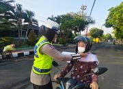 Operasi Patuh Candi 2025, Polisi Bagikan Brosur Hingga Pamflet Tertib Berlalu Lintas di Kawasan Tertib Lalu Lintas Jepara