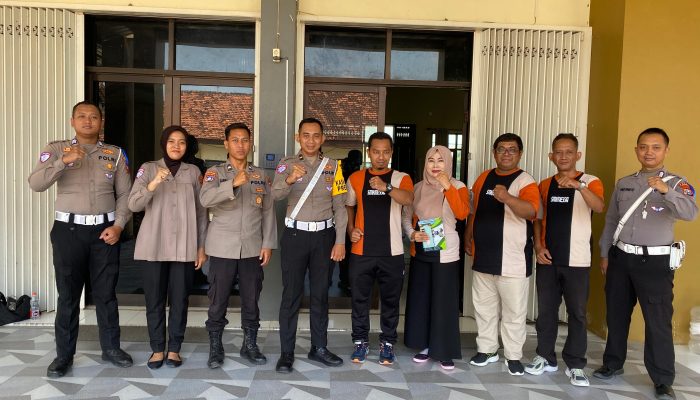 Satgas Preemtif Ops Patuh Semeru 2025 Berikan Bimbingan dan Penyuluhan Kamseltibcar pada Siswa Baru SMKN 1 Sarirejo