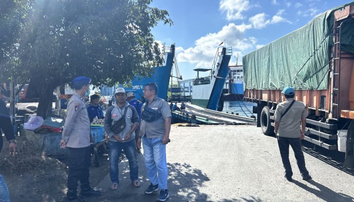 Aiptu I Gede Eka Lakukan Patroli Serta Pemantauan Dikawasan Pelabuhan ASDP Ketapang Banyuwangi