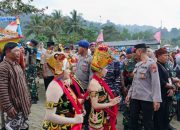 Personel Satpolairud Polresta Banyuwangi Lakukan Pengamanan Acara Petik Laut Dikawasan Pesisir Pantai Rajegwesi
