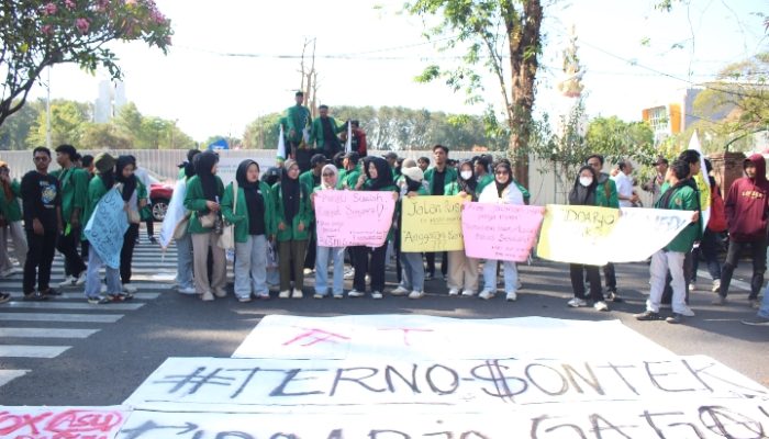 Sidoarjo Baik Hanya Jargon, Aliansi Mahasiswa Unusida Geruduk Kantor Bupati Sidoarjo