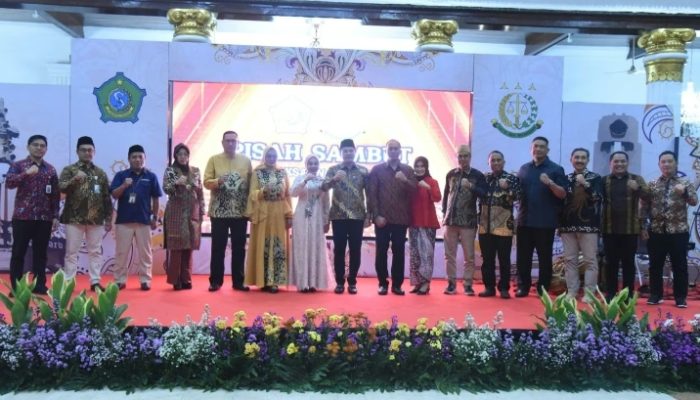Bupati Subandi Berikan Apresiasi Atas Teladan Integritas Roy Rovalino Selama Menjabat Kajari Sidoarjo