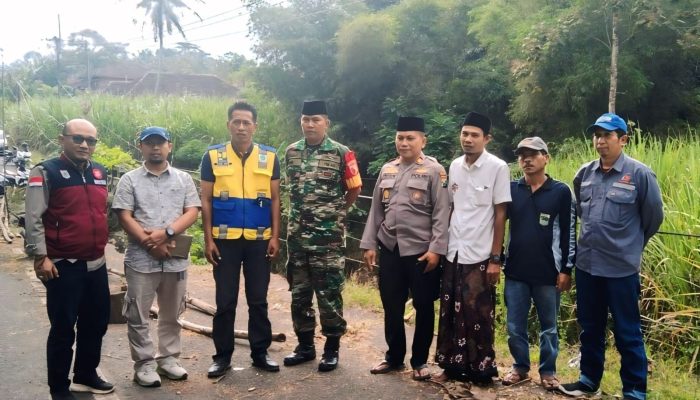 Kapolsek serta muspika Hadiri Selamatan Pembangunan Jalan di Desa Rejoyoso Bantur