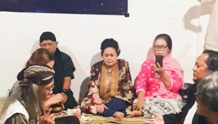 Srawung Paseduluran Anggara Kasih Mengkaji Tradisi Nyirih