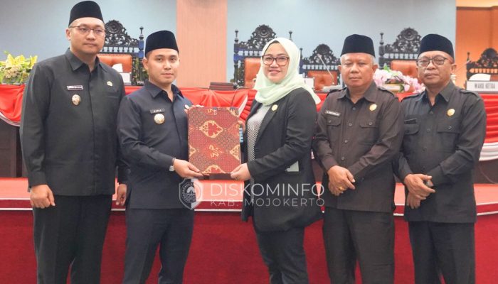 DPRD Mojokerto Sahkan Raperda P-APBD 2025 Bupati Tekankan Transparansi dan Sinergi Pembangunan