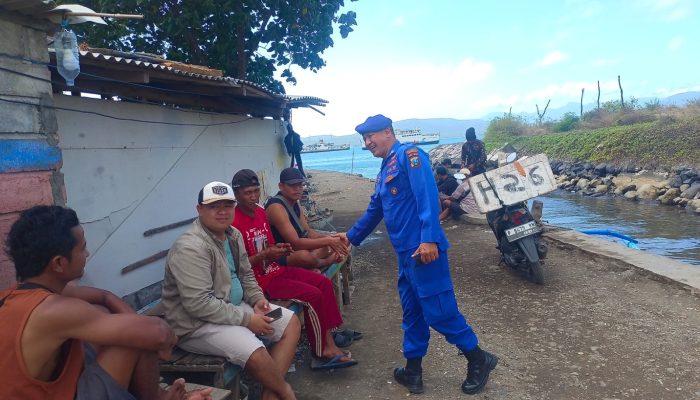 Personel Satpolairud Resta Banyuwangi Giat Patroli Serta Sosialisasi Dikawasan Pesisir Pantai Meneng
