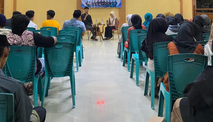 Kuliah Kerja Nyata Tematik Universitas Darul Ulum Lamongan Gelar Seminar pemanfaatan Media sosial di Desa Kendal Kecamatan Sekaran Kabupaten Lamongan