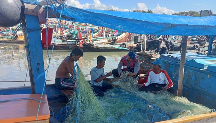 Bripka I Wayan Wedhana Giat Patroli Pemantauan Serta Melakukan Pengecekan Dokumen Kepal
