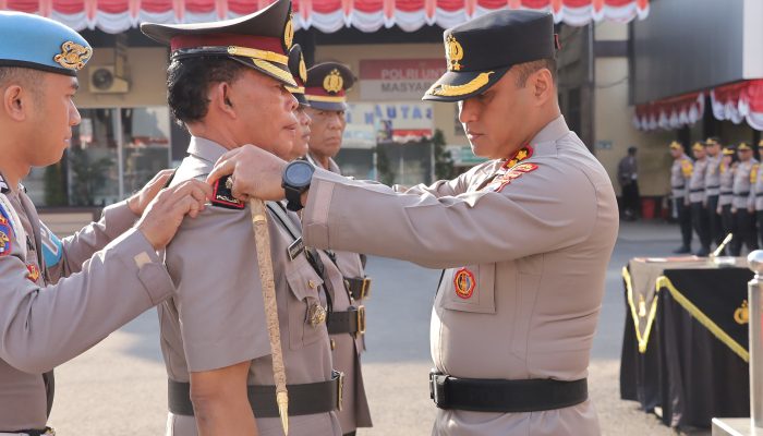 Polres Lamongan Gelar Upacara Sertijab Kapolsek Brondong, Kapolsek Kembangbahu, dan Kasikum