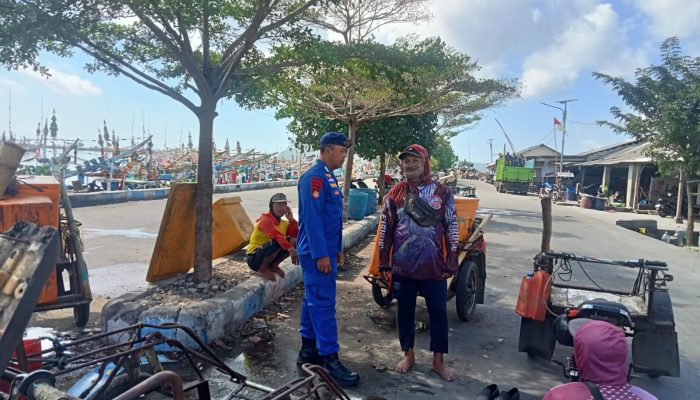 Bripka I Wayan Wedhana Giat Patroli Pemantauan Di Wilayah Pelabuhan Muncar