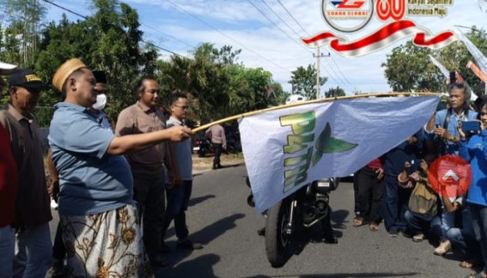 Haji Her Melepas 120 Pickup Bermuatan Tembakau Menuju Suramadu