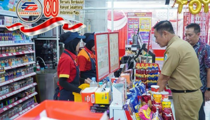 Bupati Lamongan DR Yuhronur Efendi MBA MEK Launching Produk UMKM Go Pasar Modern