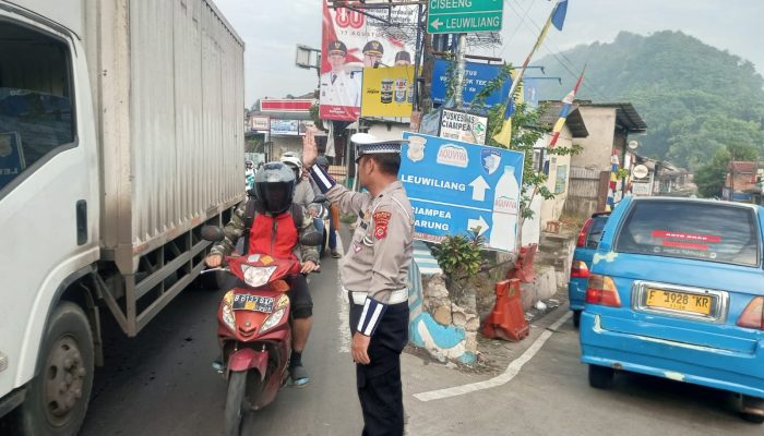 Polsek Ciampea Intensifkan Pengaturan Lalu Lintas Pagi Wujudkan Kamseltibcarlantas