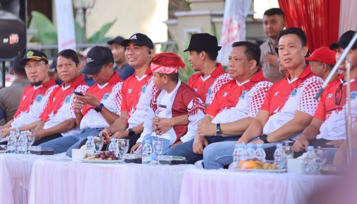 Wakapolres Lamongan Hadiri Karnaval Tingkat SMP/MTs dalam Rangka HUT Ke-80 RI