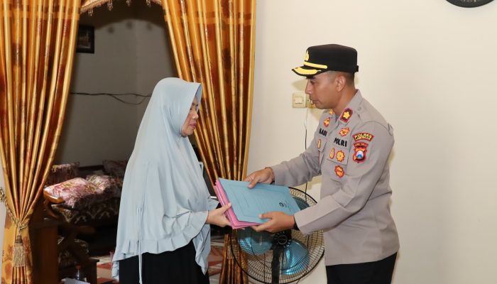 Wakapolres Lamongan Takziah ke Rumah Duka (Alm) Aipda Manaf