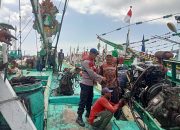 Bripka I Wayan Wedhana Giat Patroli Binmas Serta Menghimbau Kepada Nahkoda Dan ABK Kapal