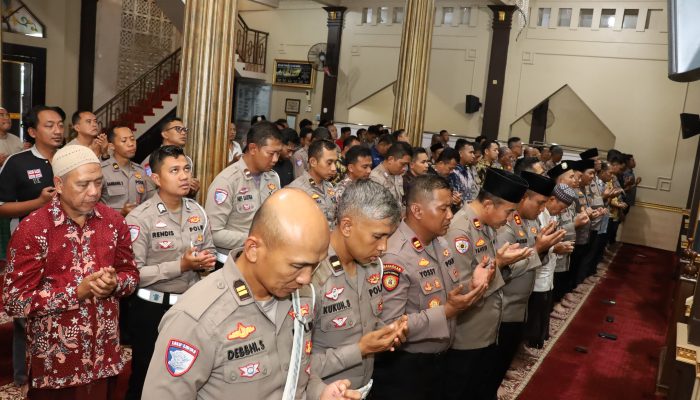Polres Lamongan Gelar Sholat Ghoib Doakan Almarhum Affan Kurniawan
