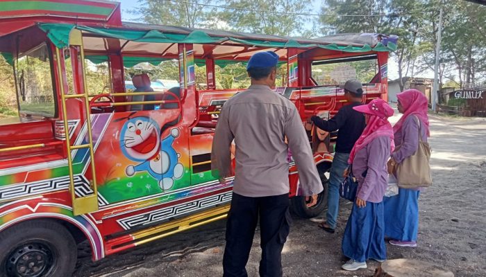 Bripka I Wayan Wedhana Giat Patroli Pemantauan Serta Himbau Kepada Masyarakat Penyedia Jasa Kereta Wisata 