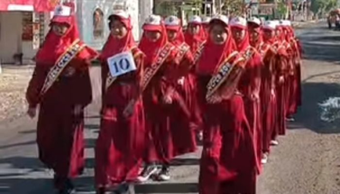 Gerak Jalan Tingkat SD/MI Ramaikan Peringatan HUT RI ke 80 di Kecamatan Sekaran