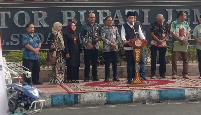 Pro Guse Update di Depan Kantor Pemkab Jember