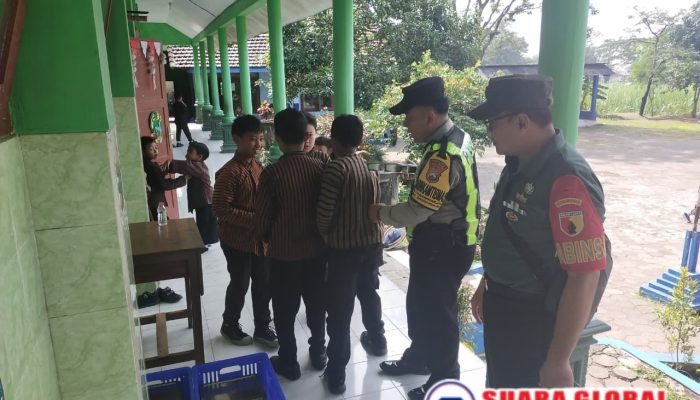 Pembagian Makan Sehat Bergizi 3.077 Porsi Dibagikan ke Siswa