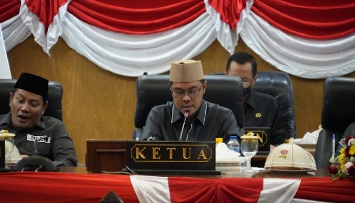 Sempat Tertunda  Akhirnya DPRD Sahkan Raperda P-APBD Tahun 2025 Pada Sidang Paripurna