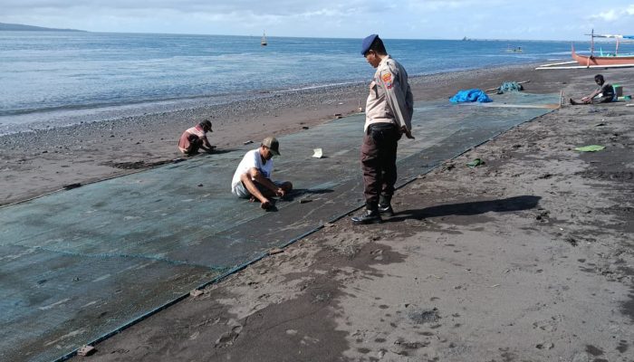 Satpolairud Polresta Banyuwangi Lakukan Patroli Kamtibmas Di Kawasan Pesisir Pantai