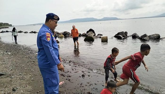 Satpolairud Unit Kota Giat Patroli Kamtibmas Dikawasan Wisata Cacalan Banyuwangi