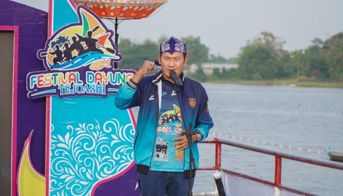 Bupati Lamongan Membuka Festival Dayung Tejoasri Kecamatan Laren-Lamongan