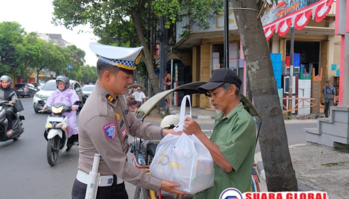 Jelang Hari Satlantas Bhayangkara ke-70 Polres Malang Bagikan Ratusan Paket Sembako