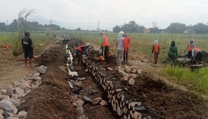 Parah ! Pelaksanaan Proyek P3TGAI Desa Pagerngumbuk Asal Jadi DanTidak Sesuai SK Menteri PU