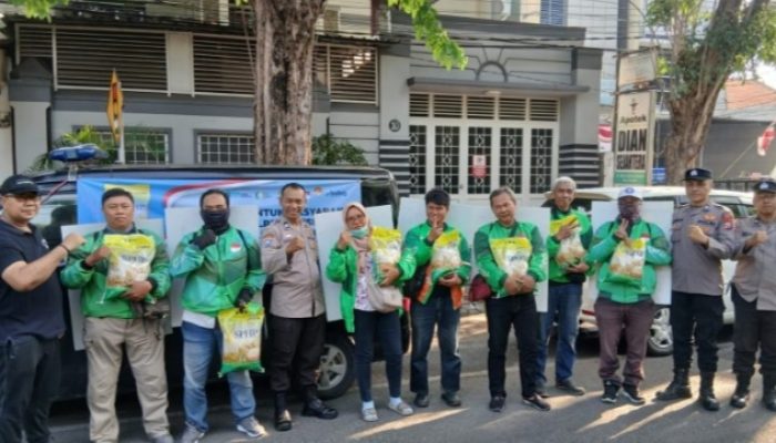 Polres Gresik Gelar Gerakan Pangan Murah Masyarakat serta Driver Ojol Sumringah