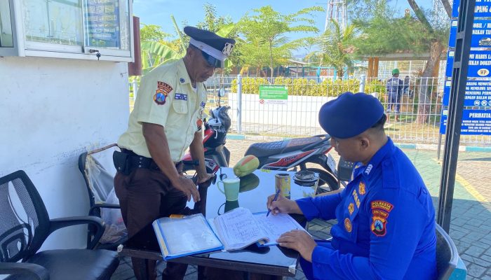 Personel Satpolairud Resta Banyuwangi Giat Patroli Serta Himbau Kepada Security serta Karyawan Gardu Induk PLN Kabel Bawah Laut Terkait Penggunaan Alat Keselamatan Kerja