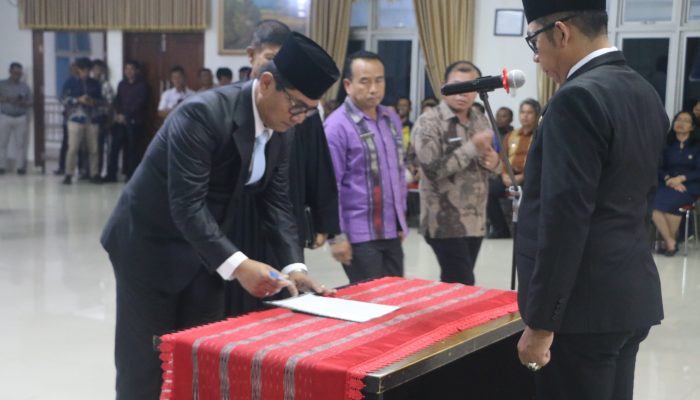 Bupati Tapanuli Utara Melantik Sekretaris Daerah (Sekda) Struktural Pejabat Eselon Dua