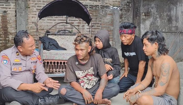 Ipda Purnomo Anggota Polres Lamongan Rangkul Anak Jalanan di Lamongan