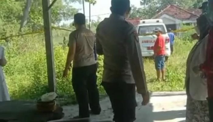 Penemuan Mayat Pria Gantung Diri di Rumah Kosong Gegerkan Warga Lamongan